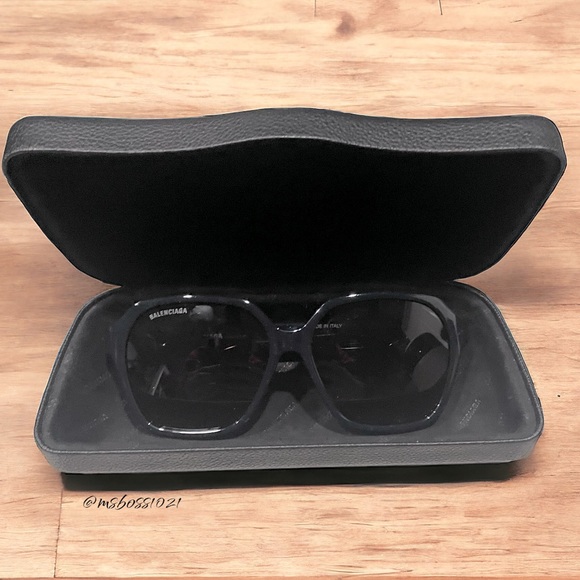 Balenciaga Black W/White Sunglasses + Case BRAND NEW NEVER WORN main image 6